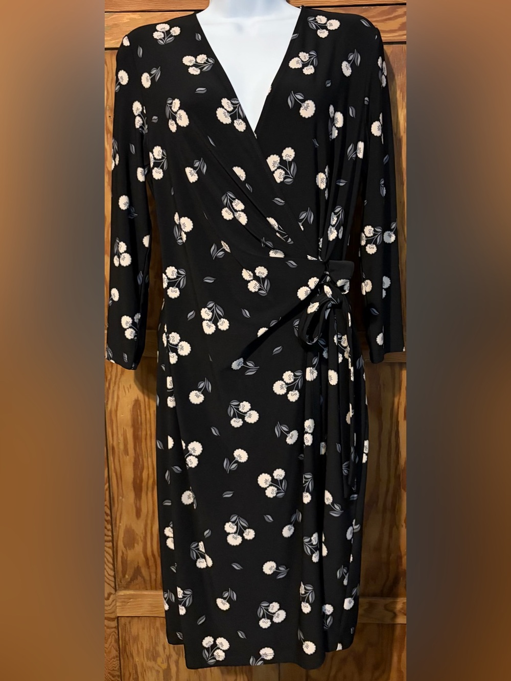 Anne Klein Black/Cream Floral Faux Wrap Dress. 3/4 sleeves. Tie at waist. VGUC